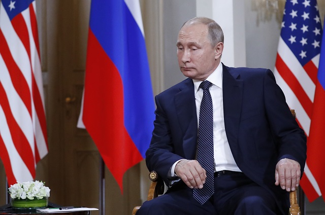 Тръмп и Путин на четири очи (СНИМКИ)