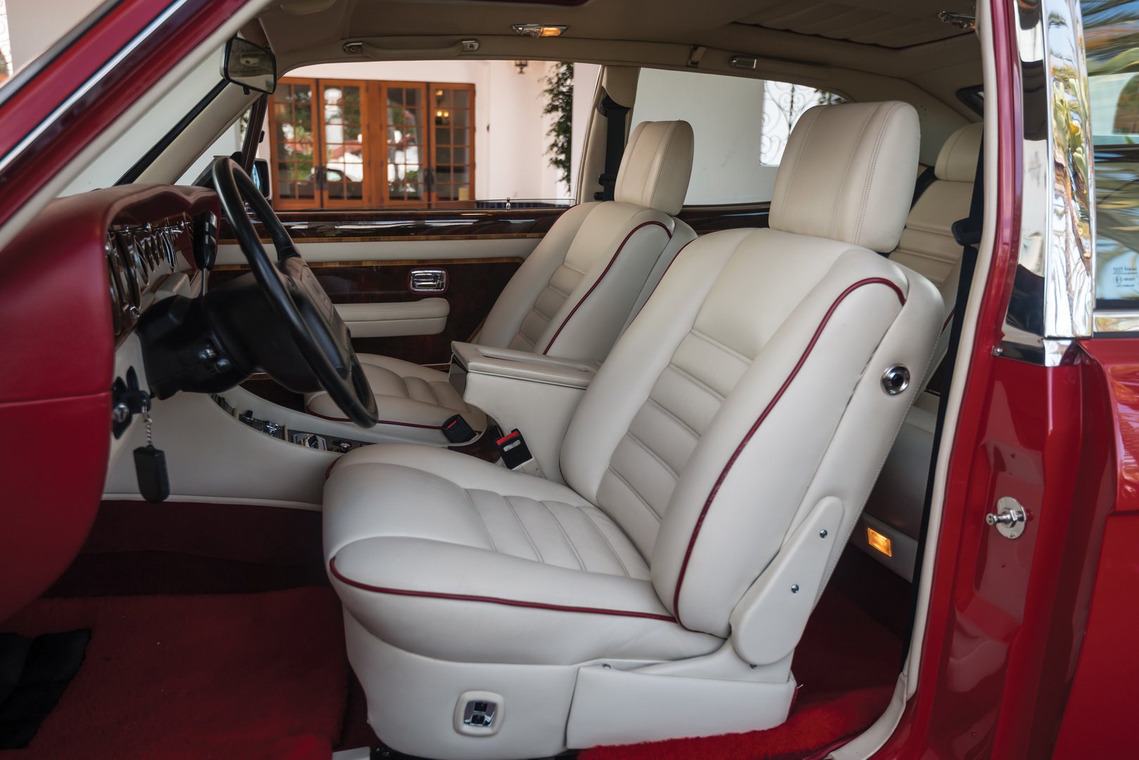Продава се едно от най-редките Bentley-та