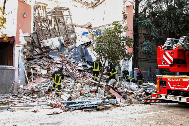 Сграда се срути в Италия! Има жертви (СНИМКИ)