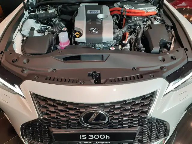 Силните и слабите страни и БГ цени на употребявани Lexus IS