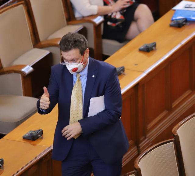 Нова мода в БГ парламента (СНИМКИ)