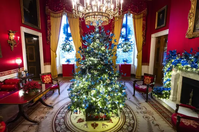 „Домът е там, където е сърцето“: Мелания Тръмп показа коледната украса на Белия дом (СНИМКИ)