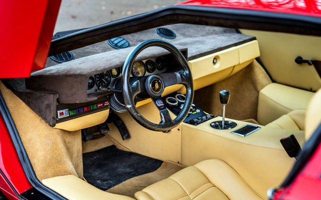 Продадоха обичаното Lambo на Род Стюарт | ФАКТИ.БГ Продадоха обичаното Lambo на Род Стюарт