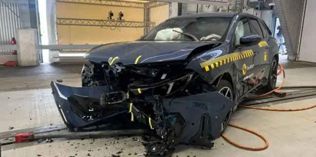 Германското срещу китайското инженерство - краш тестове на BMW iX3 Neue Klasse и Zeekr 7GT (ВИДЕО)