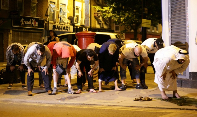 Кърваво нападение срещу мюсюлмани в Лондон (СНИМКИ)