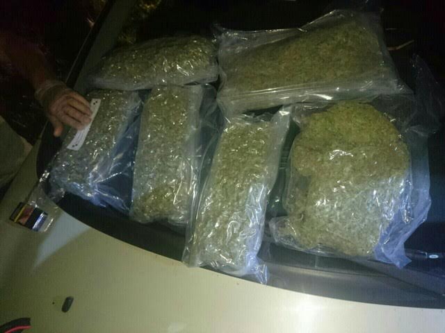 Задържаха Гробаря и Телото в момента на сделка с 3 кг канабис