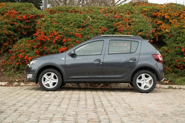 Автомобилът на остаряло +/-: Dacia Sandero II (плюс настоящи БГ цени)