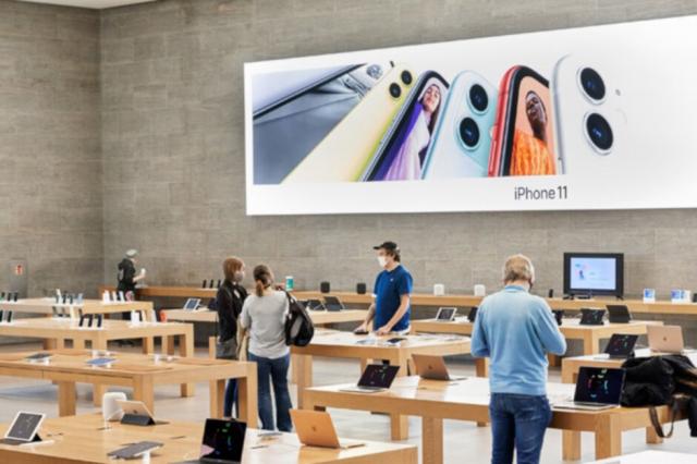 Apple затваря американските си магазини