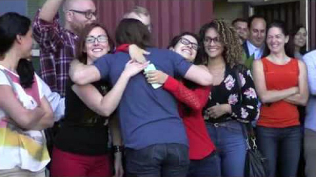 Служители купиха Tesla на шефа си