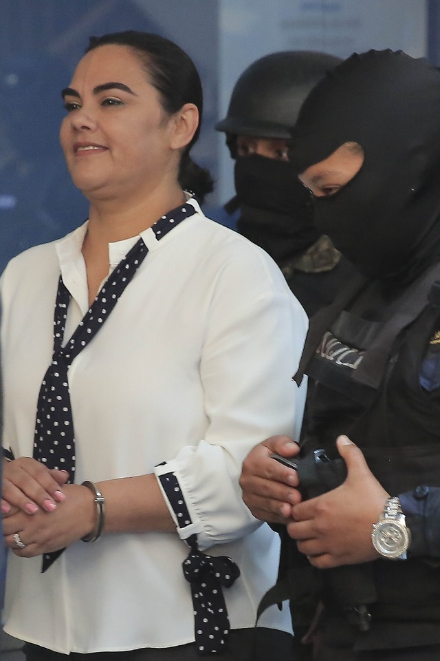 Корумпирана първа дама отива в затвора за 58 години (СНИМКИ)