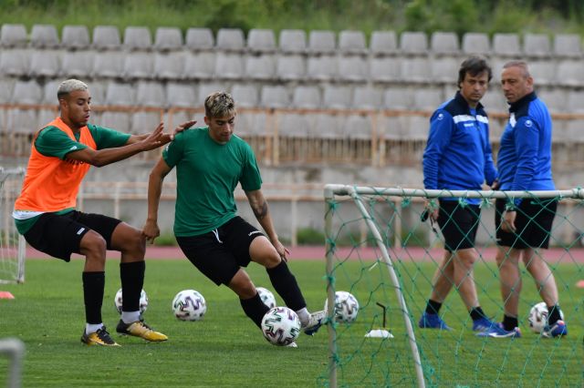  Национали, юноши и футболист на проби попълниха групата на Черно море 