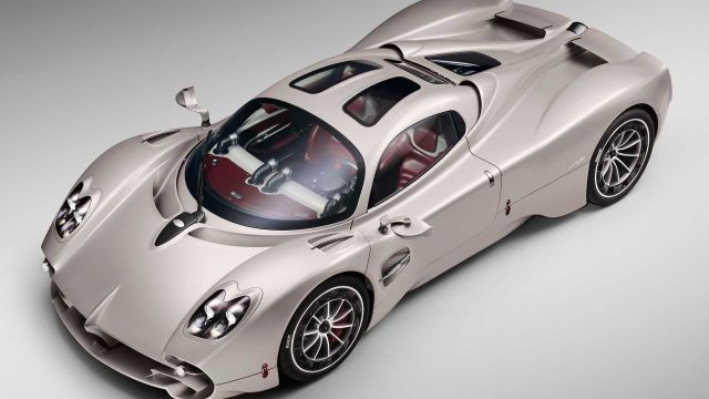 Как и защо Pagani заложи на V12 вместо хибриден V8 с над 1000 коня?