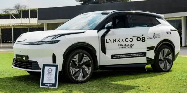 Lynk & Co 08, който се продава и у нас, измина съвсем 300 км без капка бензин