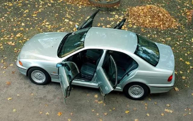 BMW показа 5er (E39) с пробег от почти милион километра | интерФакти.БГ BMW показа 5er (E39) с пробег от почти милион километра