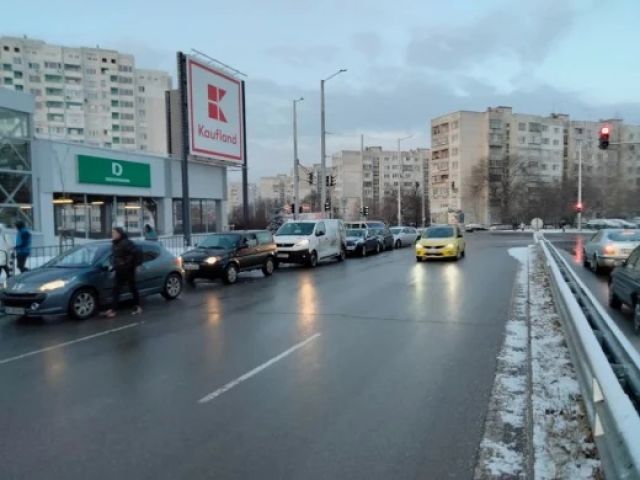Бой за олио в софийски супермаркет рано сутринта (СНИМКИ) - 2
