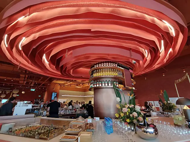 Летище „Васил Левски“ с нова придобивка за пътниците за 1 милион евро (ВИДЕО+СНИМКИ)