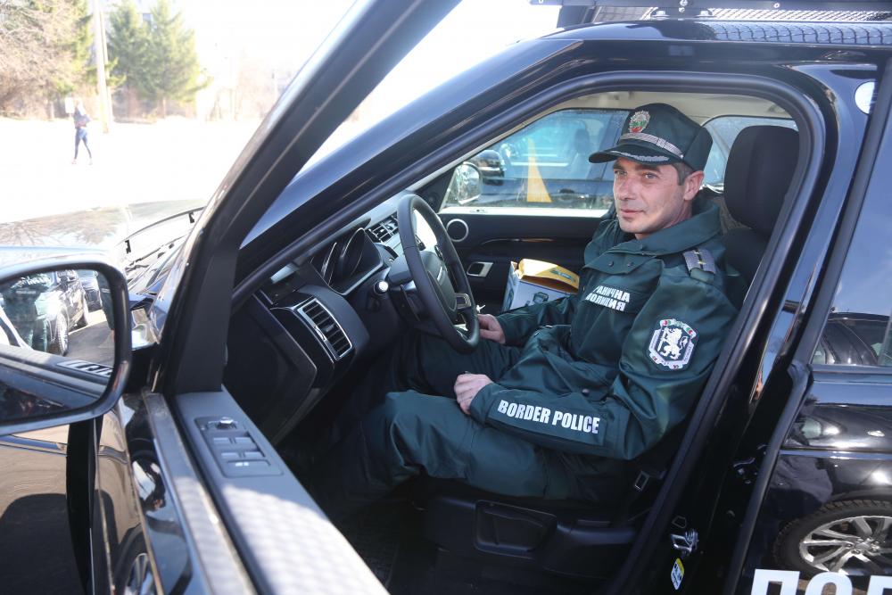 Новите SUV-та на "Гранична полиция" - дизел, 306 к.с., автоматик (СНИМКИ)