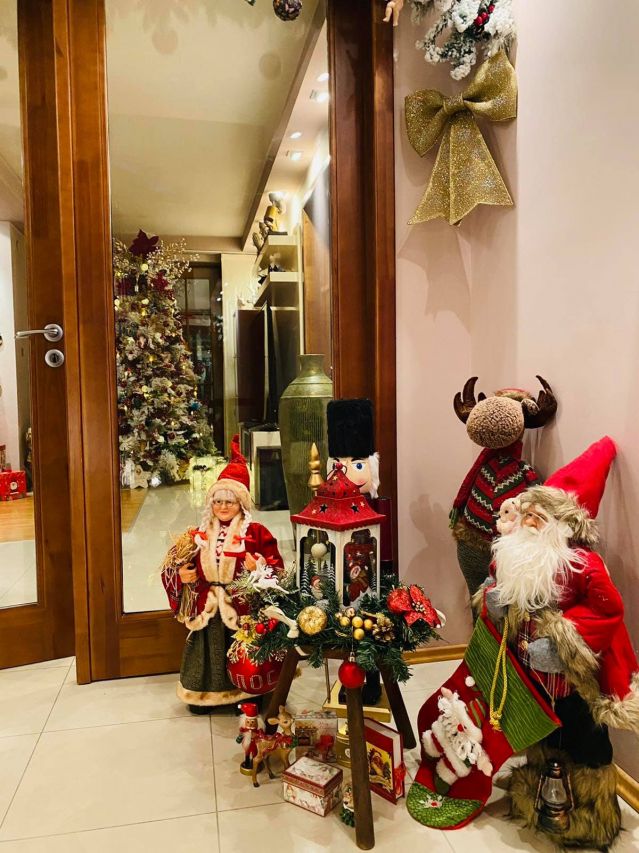  Камелия сподели първокласния си дом с коледна декорация (СНИМКИ) 