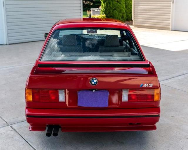 Продава се BMW M3 E30 на 13 хил. километра