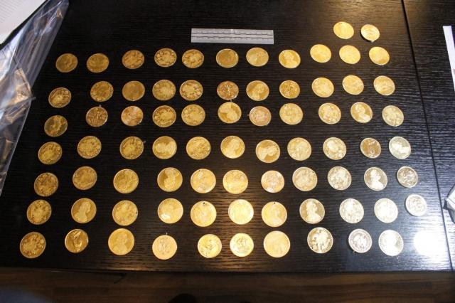 Вижте монетите, намерени при обиск в имот на Илия Златанов (СНИМКИ)