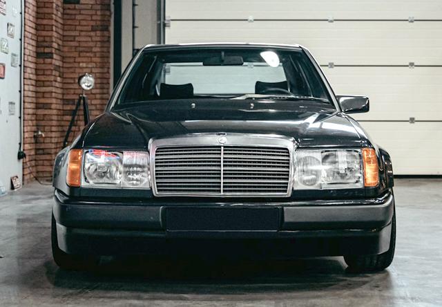  Продава се единствената W124-ка с мотор от... BMW M1 