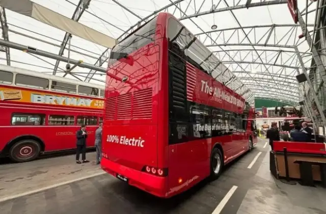 Двуетажните автобуси в Лондон ще са... китайски
