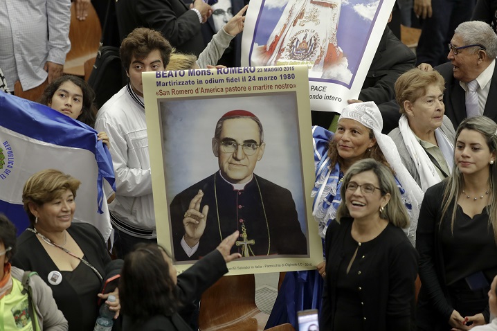 Папа Франциск канонизира две от най-спорните фигури на XX век (СНИМКИ)