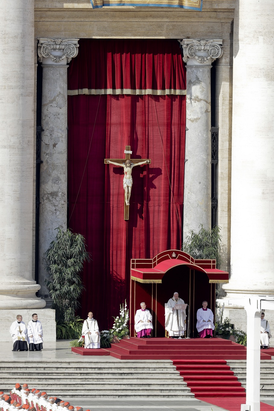 Папа Франциск канонизира две от най-спорните фигури на XX век (СНИМКИ)