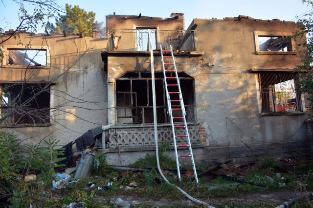 Възрастна двойка загина при пожар в Харманлийско