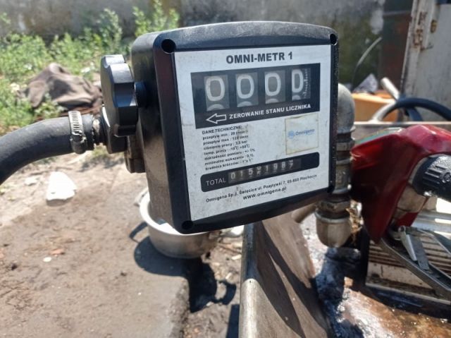 Иззеха гориво от паркинг, трансфорат в незаконна бензиностанция (СНИМКИ) | ФАКТИ.БГ Иззеха гориво от паркинг, трансфорат в незаконна бензиностанция (СНИМКИ)