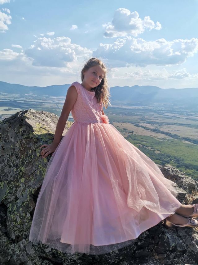  Талантливо момиче трогва сърцата с ария за татко си (ВИДЕО) 