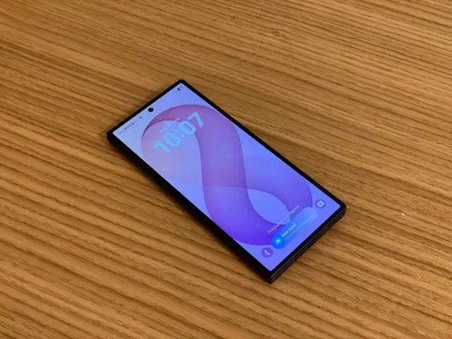 Запознаваме ви първи с новите сгъваеми смартфони на Samsung. Ето и колко струват у нас