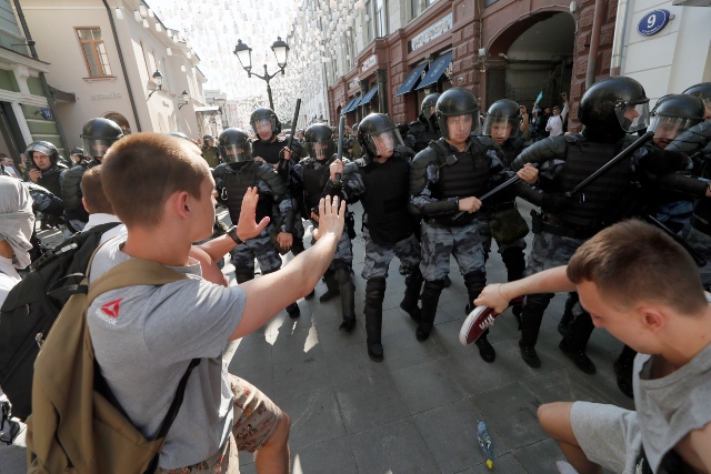 Демокрация по руски! 1400 ареста за няколко часа