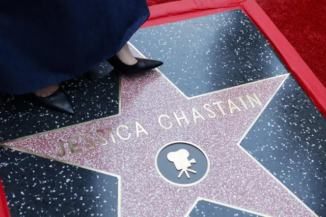 Джесика Частейн получи звезда на Алеята на славата (СНИМКИ)