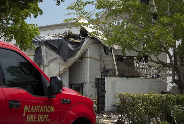 Мощен взрив унищожи ресторант във Флорида (ВИДЕО+СНИМКИ)
