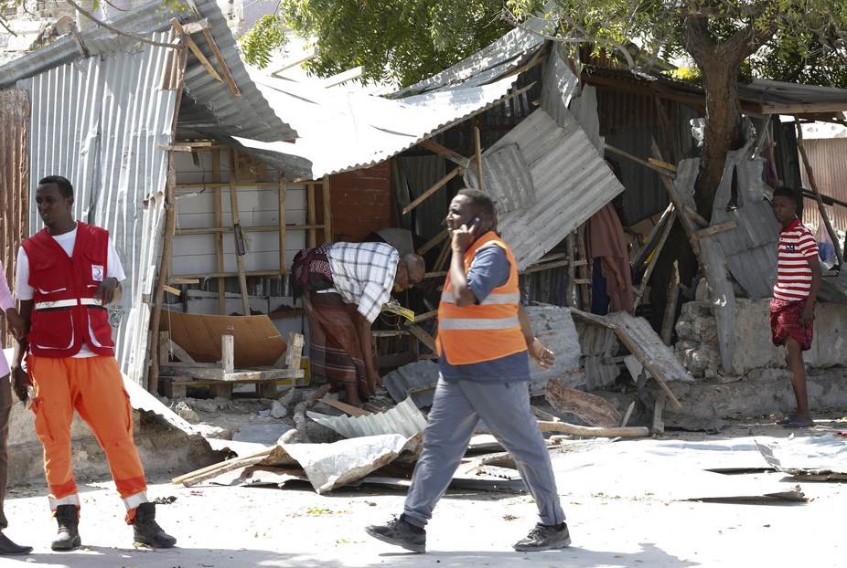 Двоен атентат уби 15 души в Могадишу (СНИМКИ)