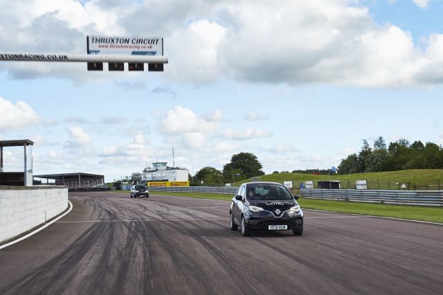  Renault Zoe измина над 760 км с едно зареждане с помощта на специфични гуми 