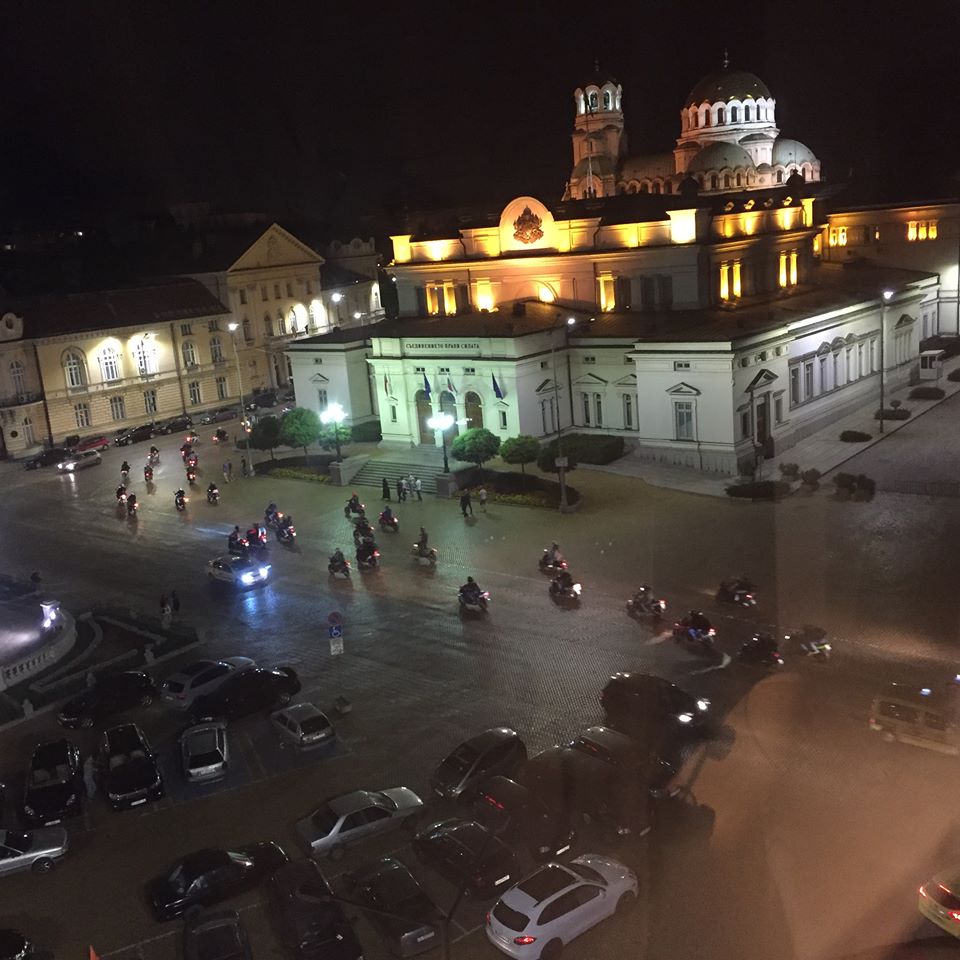 Вижте нощния протест на рокерите в София (Видео + Снимки)