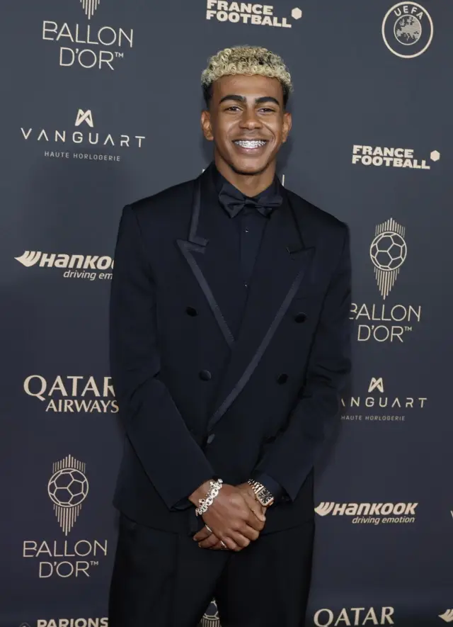 Ламин Ямал впечатли с първокласен часовник на аления килим