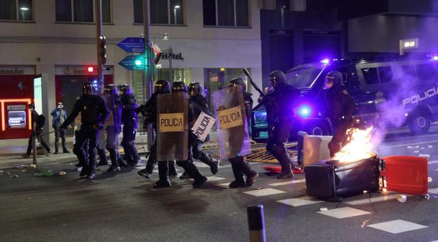  Коронавирусът донесе безпорядък и вълнения в тази европейска страна (СНИМКИ) 