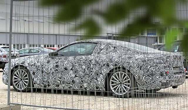 Новото BMW 8er излезе на пътя