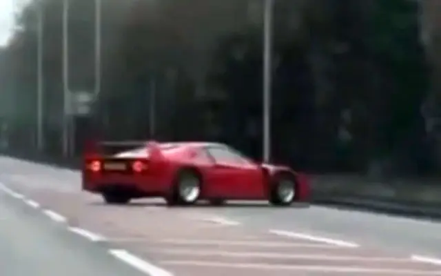 Механик от сервиз катастрофира с емблематичната суперкола Ferrari F40 (ВИДЕО)