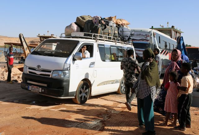 Няма край! В Судан убиват цивилни, бягащи от Дарфур (ВИДЕО)