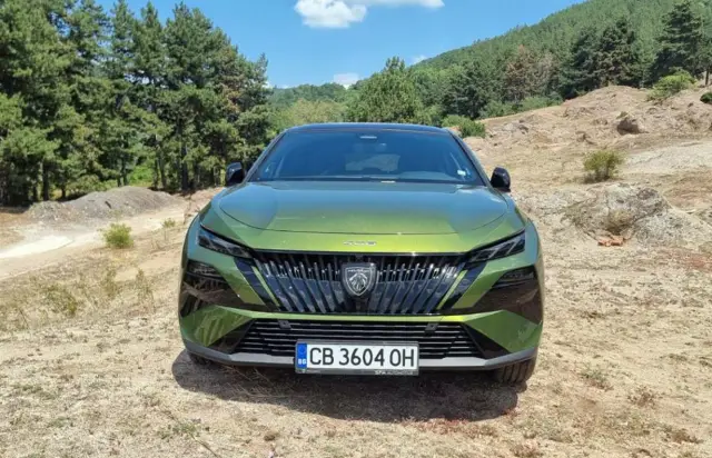 Тествахме новото Peugeot 408. Дизайнът привлича погледи, но достатъчно ли е това и какви са цените у нас?