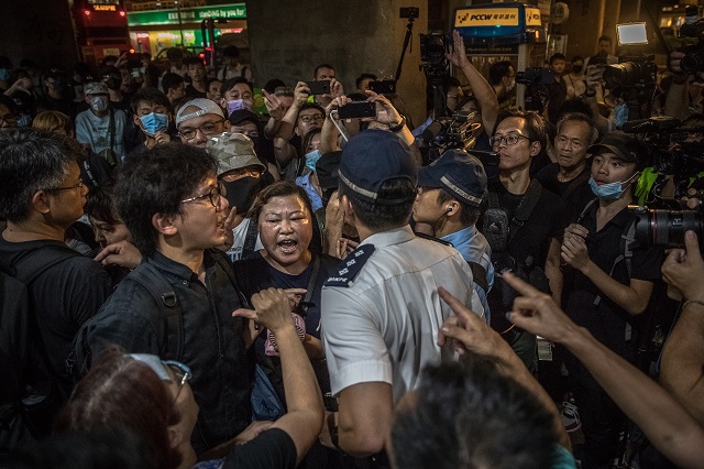 Властите в Хонконг вече действат твърдо