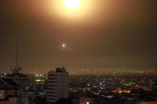 Ескалация! Израелската армия нанася удари в ивицата Газа, гърмят експлозии