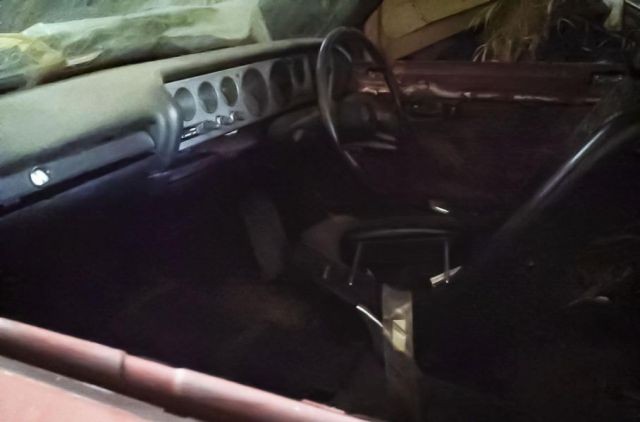  47-годишен Nissan в плачевно положение се продава на цената на нов Rolls-Royce 