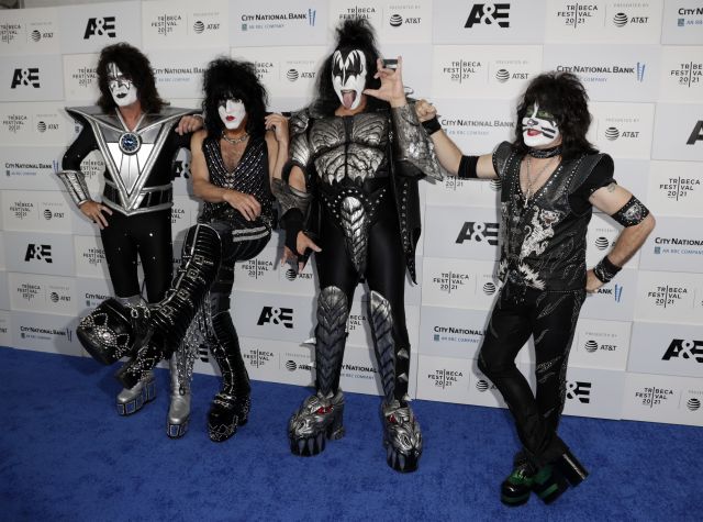  Kiss възобновява прощалното си турне 