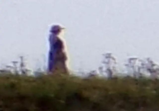 Заснеха призрак на жена сред исторически развалини (СНИМКА)