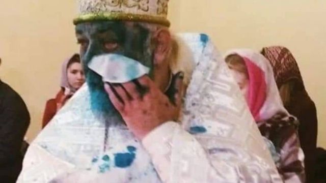 Националисти поляха със зельонка (Гранофурин) свещеник от Лвовската епархия